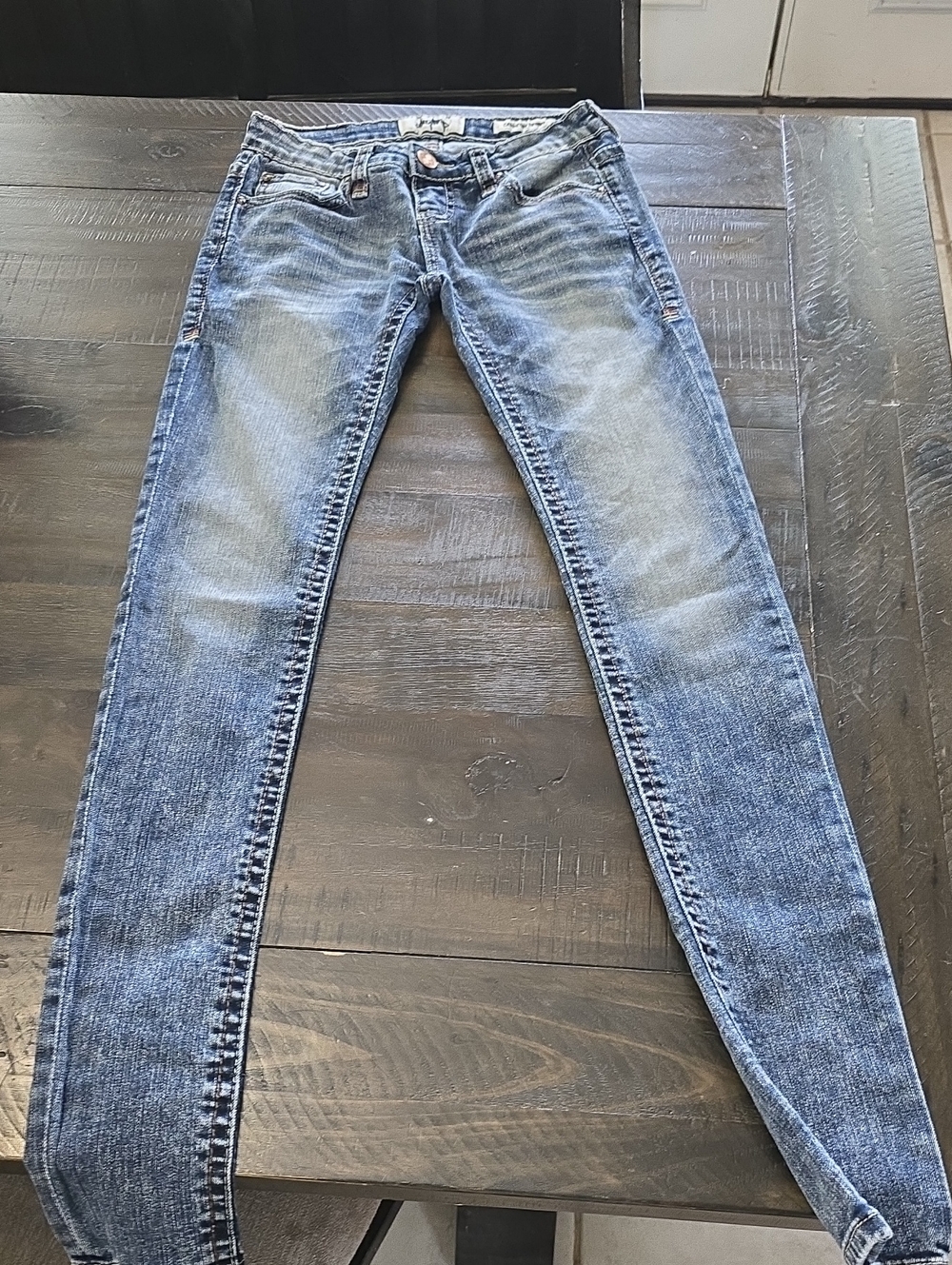 Daytrip Capricorn Skinny Jeans. 24L. Euc.